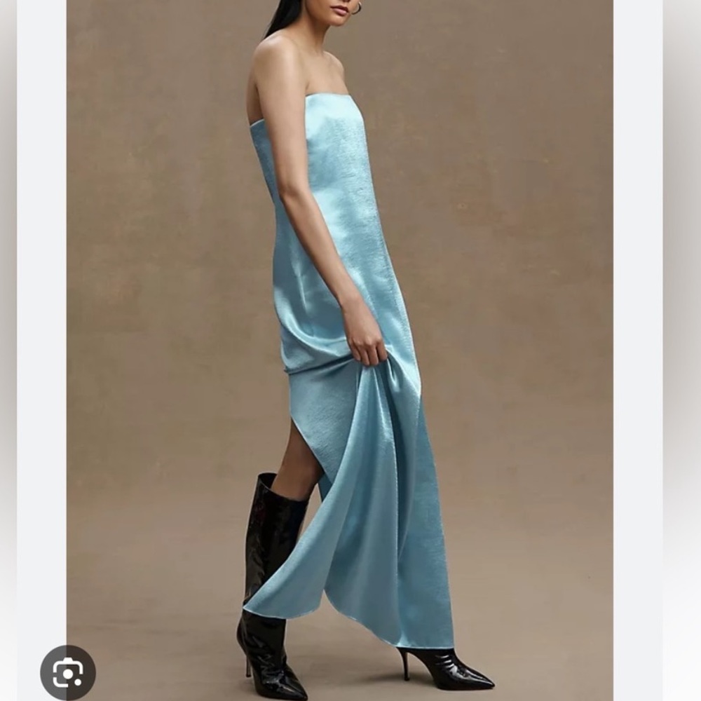 STELLA STRAPLESS HAMMERED BACK-SLIT SATIN GOWN - Milky Blue
